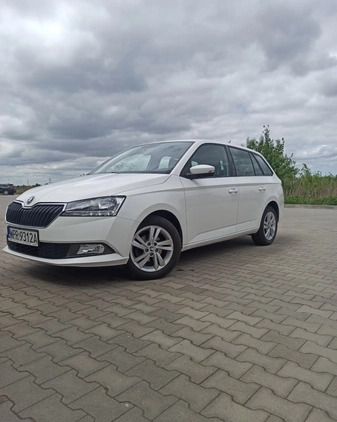 Skoda Fabia cena 39500 przebieg: 120000, rok produkcji 2018 z Warszawa małe 56